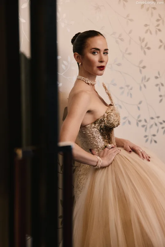 Emily Blunt photo 1 of 322