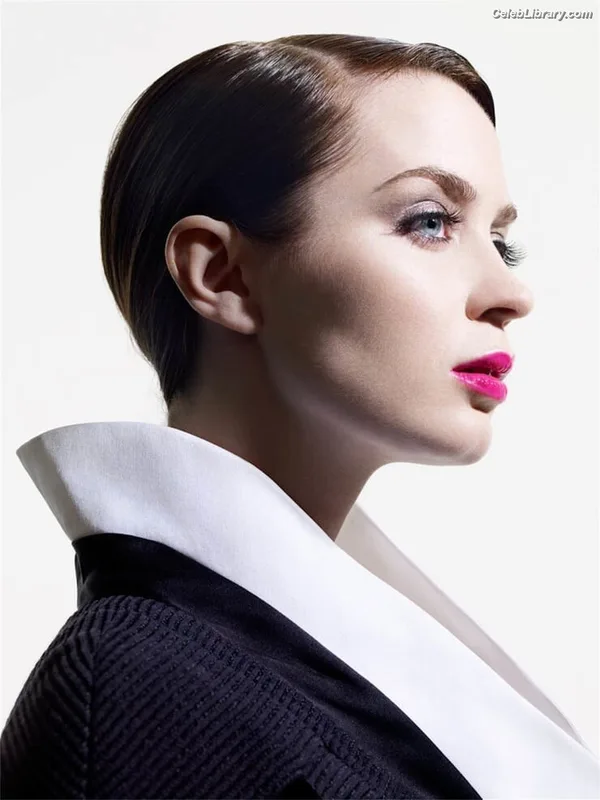 Emily Blunt photo 5 of 322