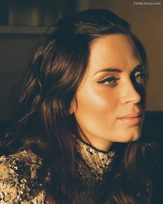 Emily Blunt photo 6 of 322