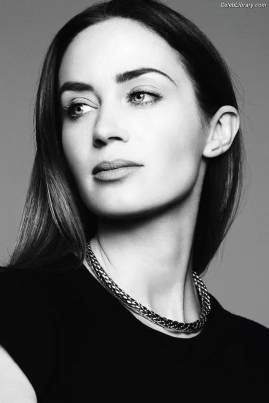 Emily Blunt photo 7 of 322
