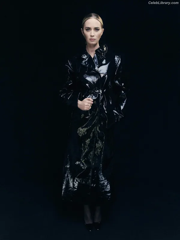 Emily Blunt photo 13 of 322