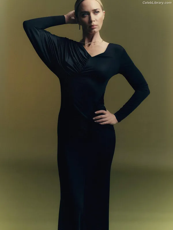 Emily Blunt photo 14 of 322