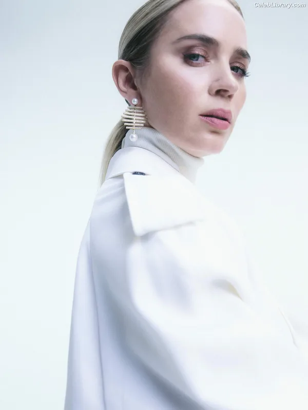 Emily Blunt photo 15 of 322