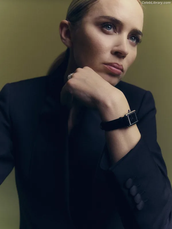 Emily Blunt photo 18 of 322