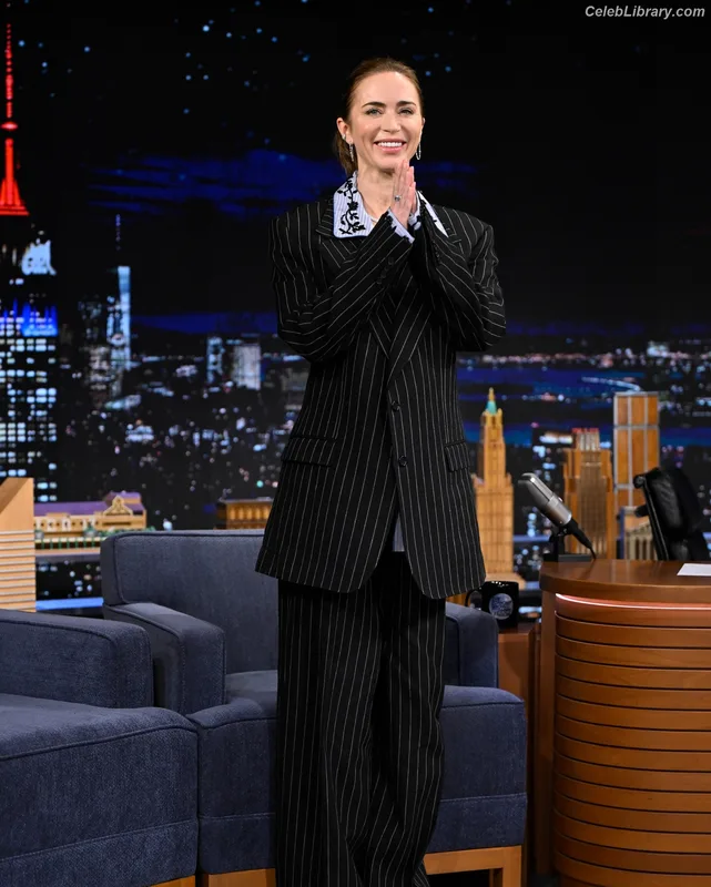 Emily Blunt photo 22 of 322