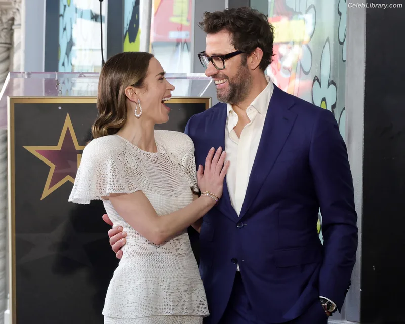 Emily Blunt photo 4 of 322