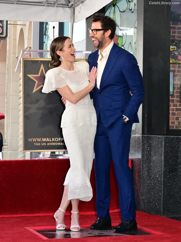 Emily Blunt photo 13 of 322