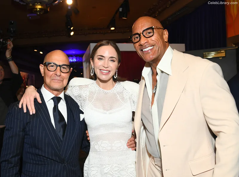 Emily Blunt photo 17 of 322