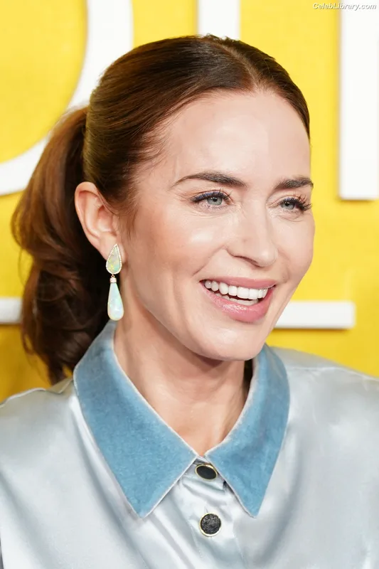 Emily Blunt photo 19 of 322