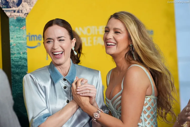 Emily Blunt photo 21 of 322