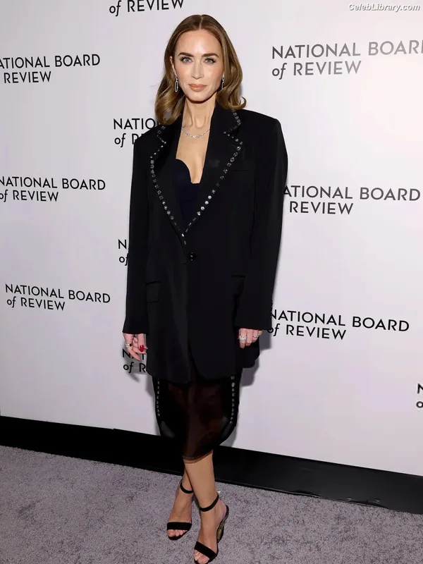 Emily Blunt photo 8 of 322
