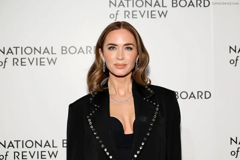 Emily Blunt photo 9 of 322