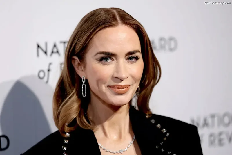 Emily Blunt photo 10 of 322