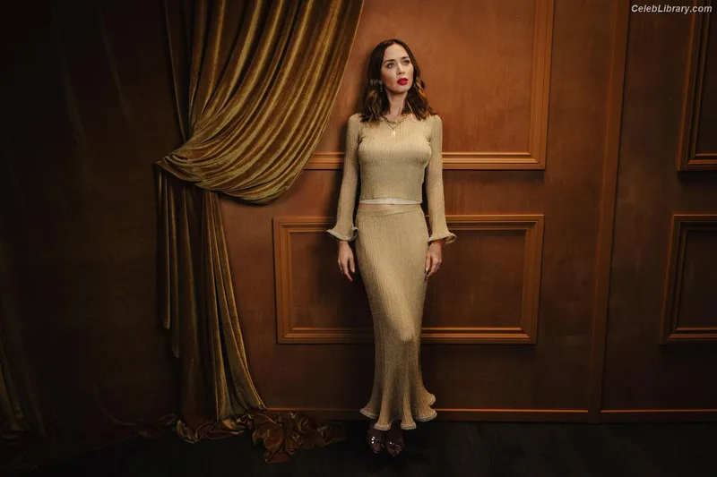 Emily Blunt photo 17 of 322