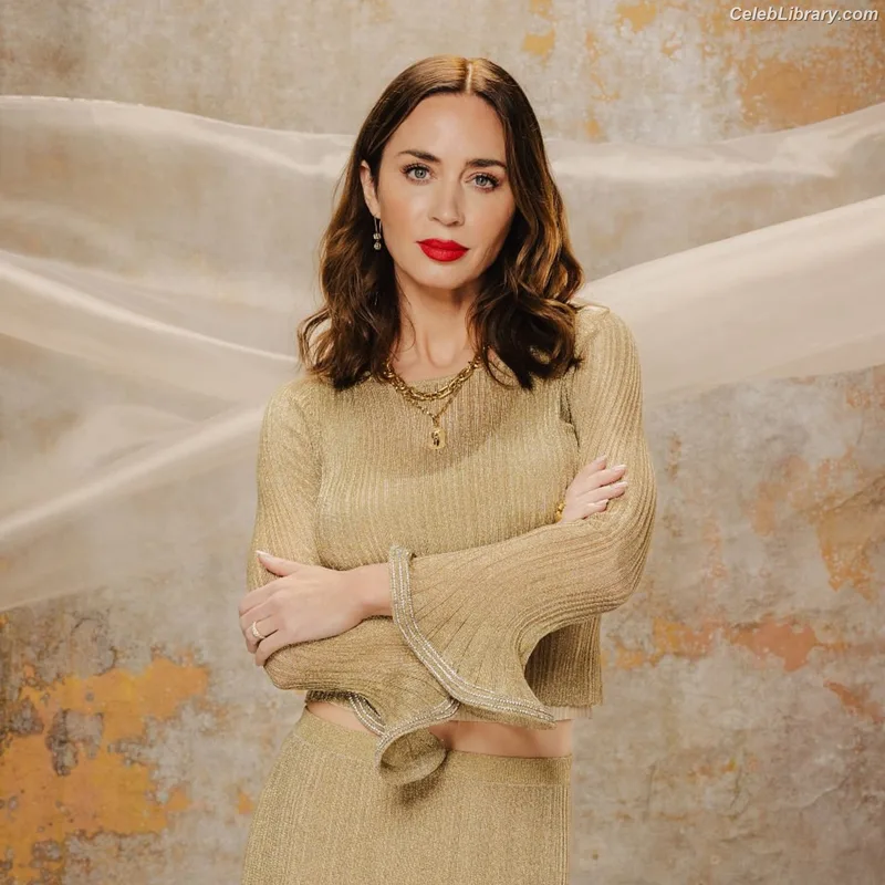 Emily Blunt photo 19 of 322