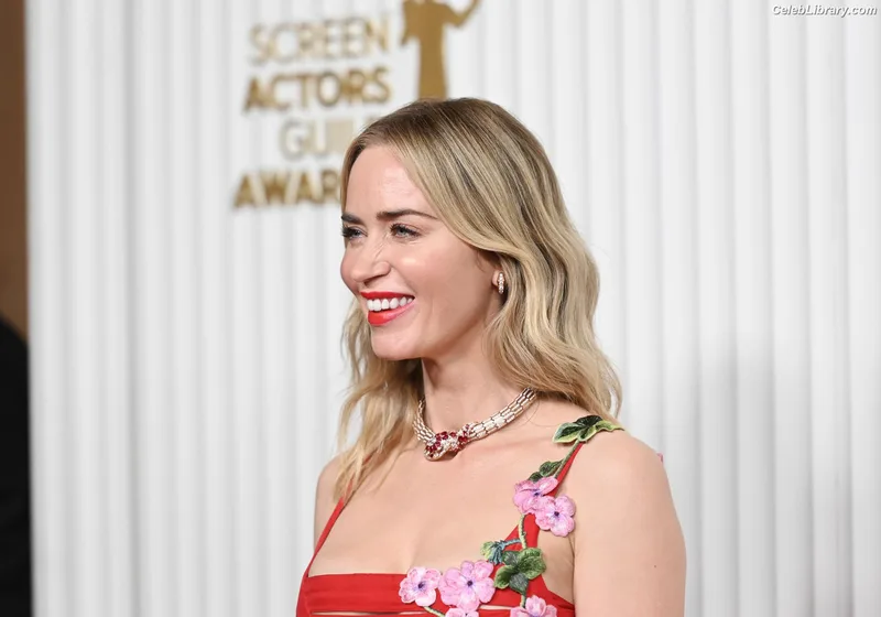 Emily Blunt photo 20 of 322