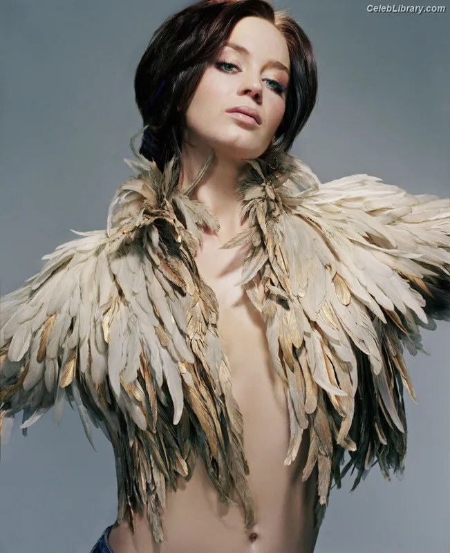 Emily Blunt photo 21 of 322