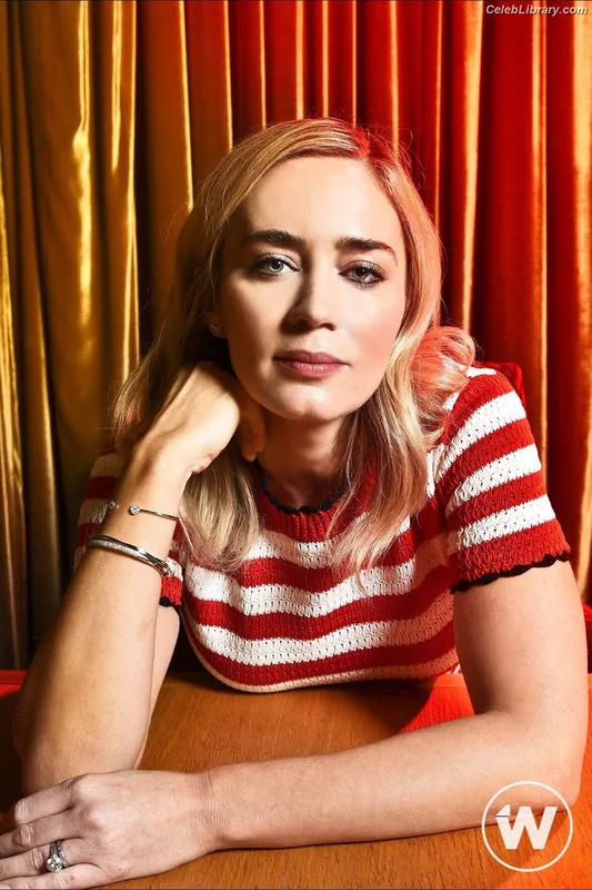 Emily Blunt photo 15 of 322