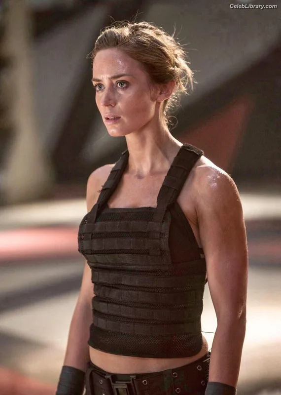 Emily Blunt photo 2 of 322