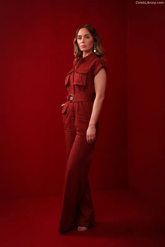 Emily Blunt photo 10 of 322