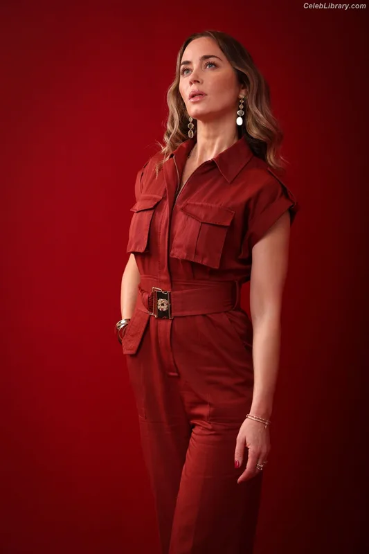 Emily Blunt photo 12 of 322