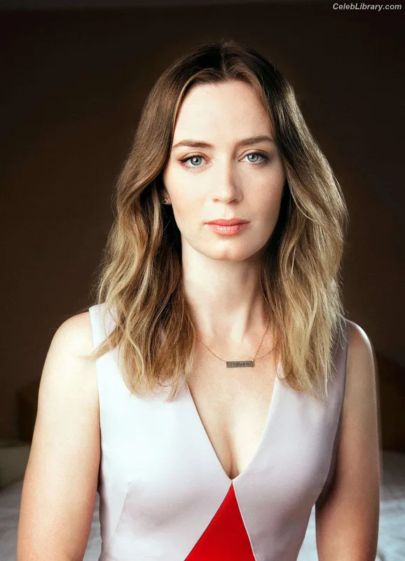 Emily Blunt photo 16 of 322