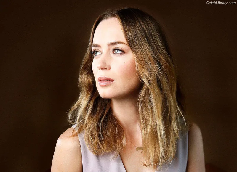 Emily Blunt photo 17 of 322