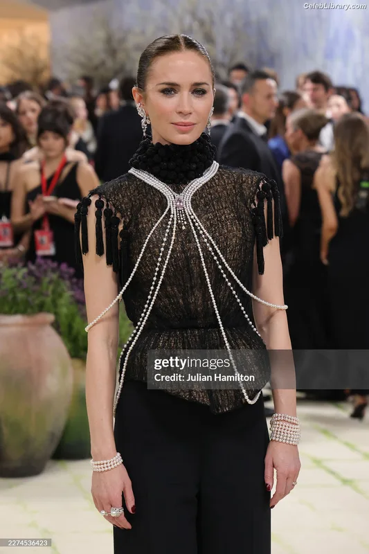 Emily Blunt photo 15 of 322