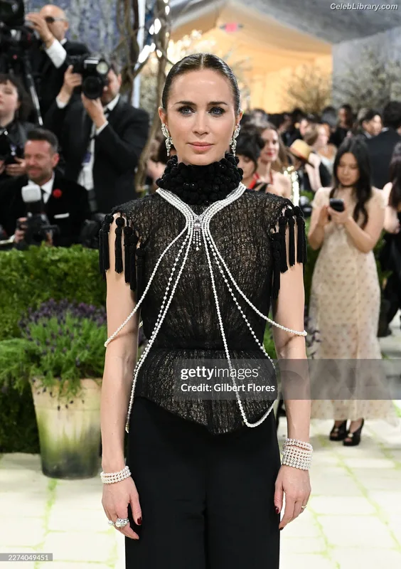 Emily Blunt photo 17 of 322