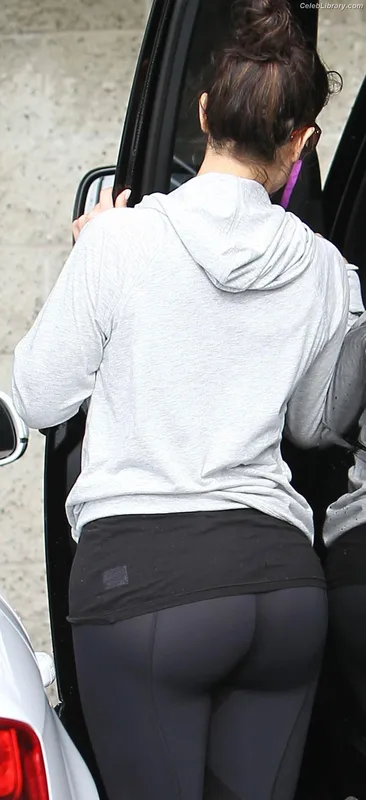 Emily Blunt photo 22 of 322