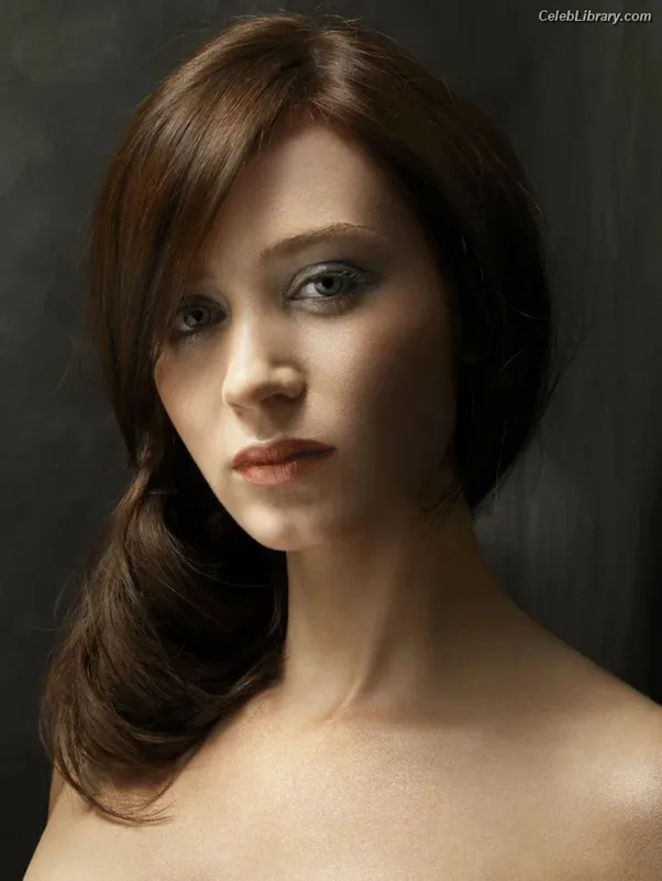 Emily Blunt photo 12 of 322