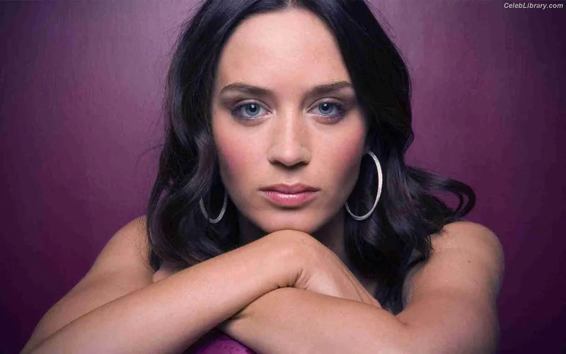 Emily Blunt photo 3 of 322