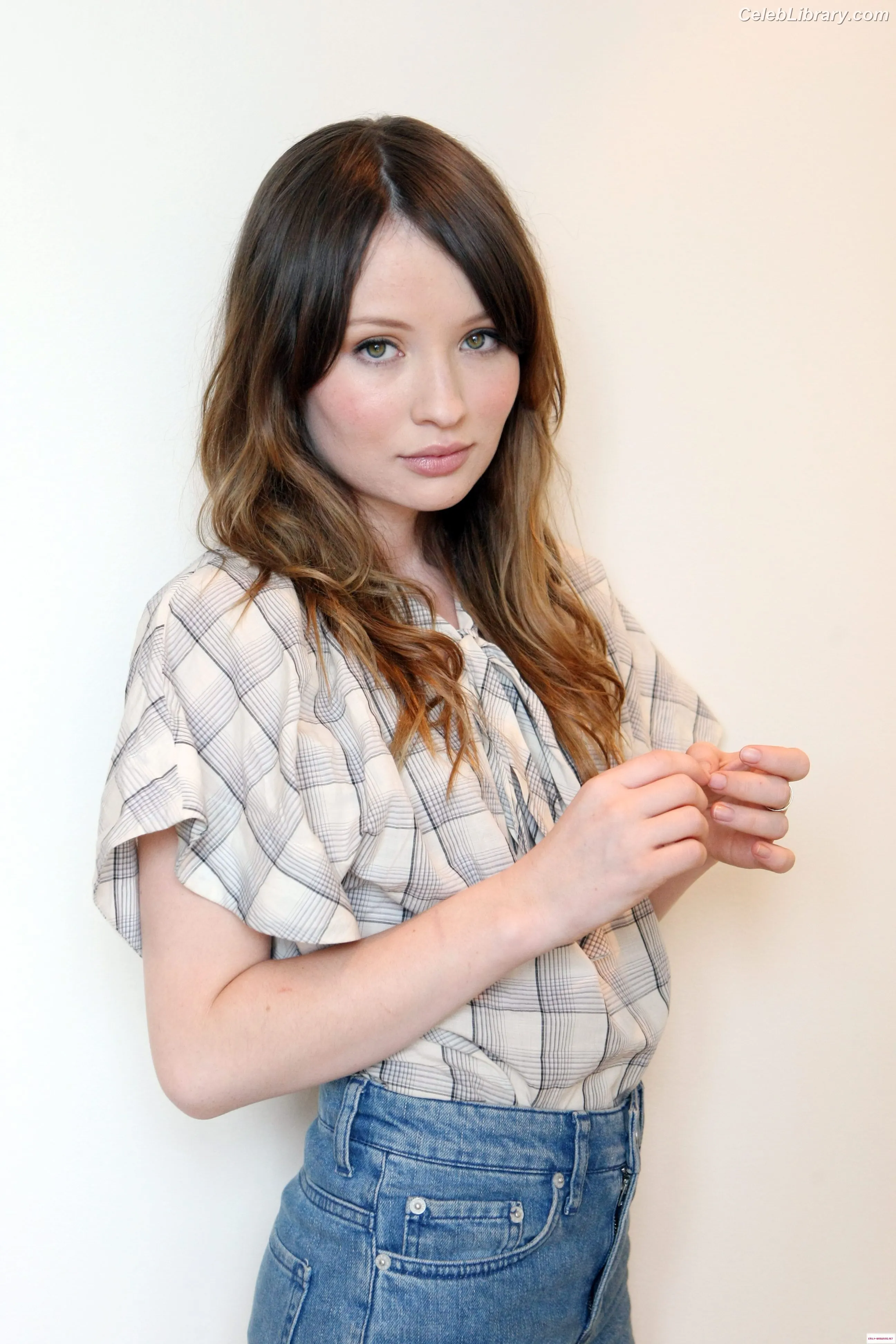 Emily Browning photo 13 of 102