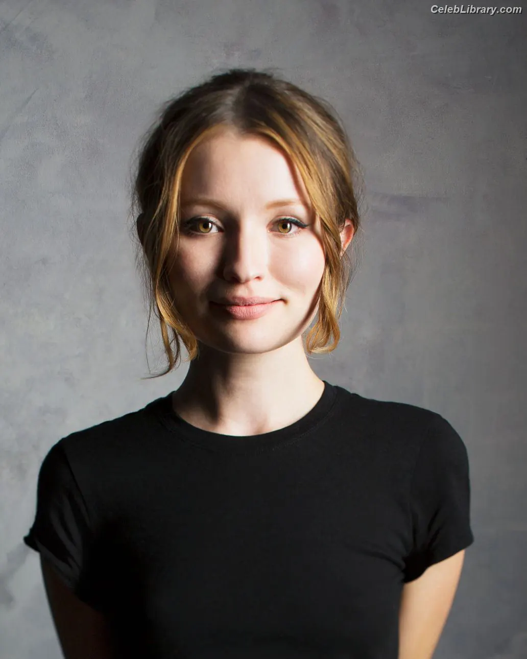 Emily Browning photo 14 of 102