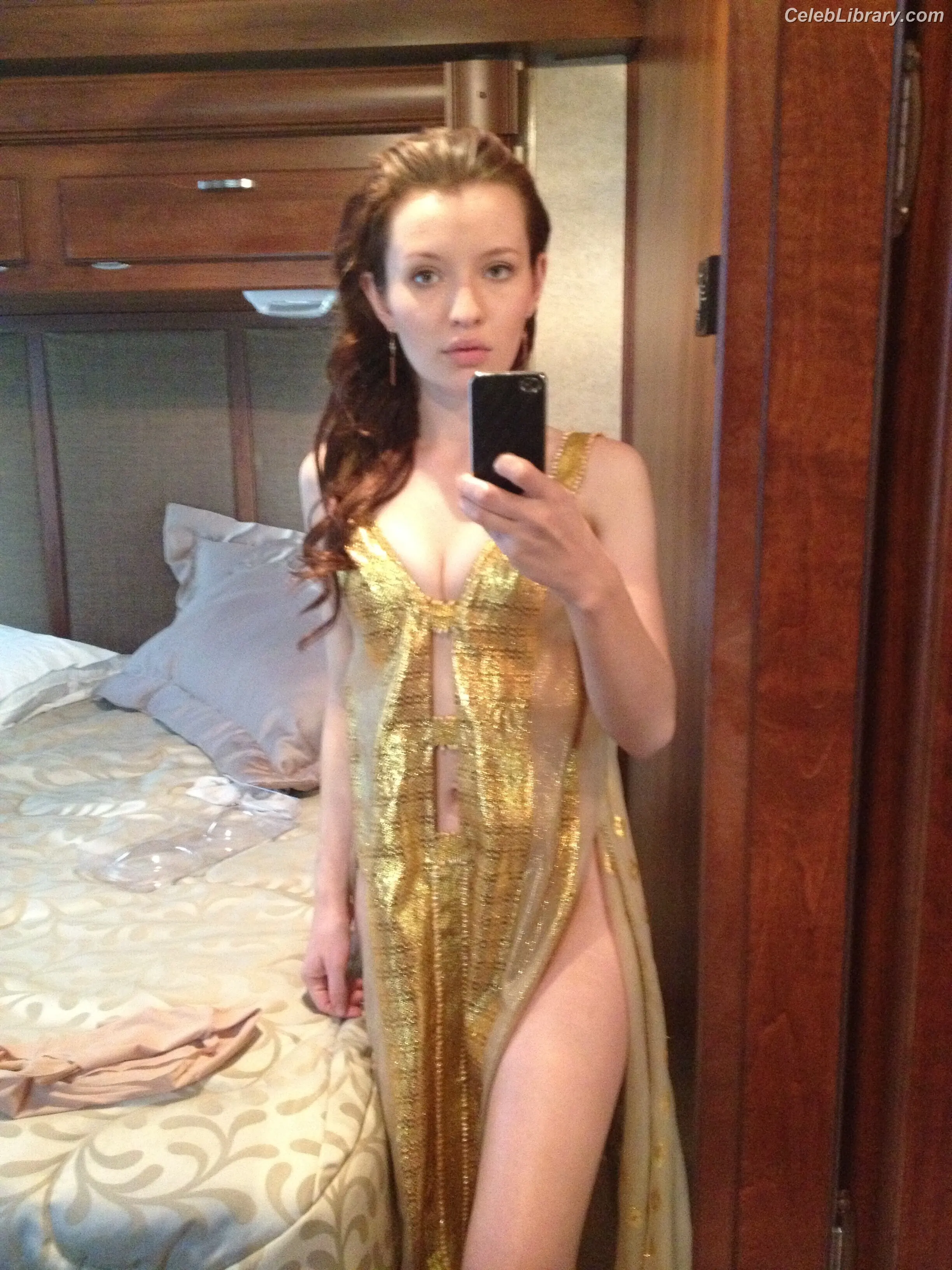 Emily Browning photo 18 of 102