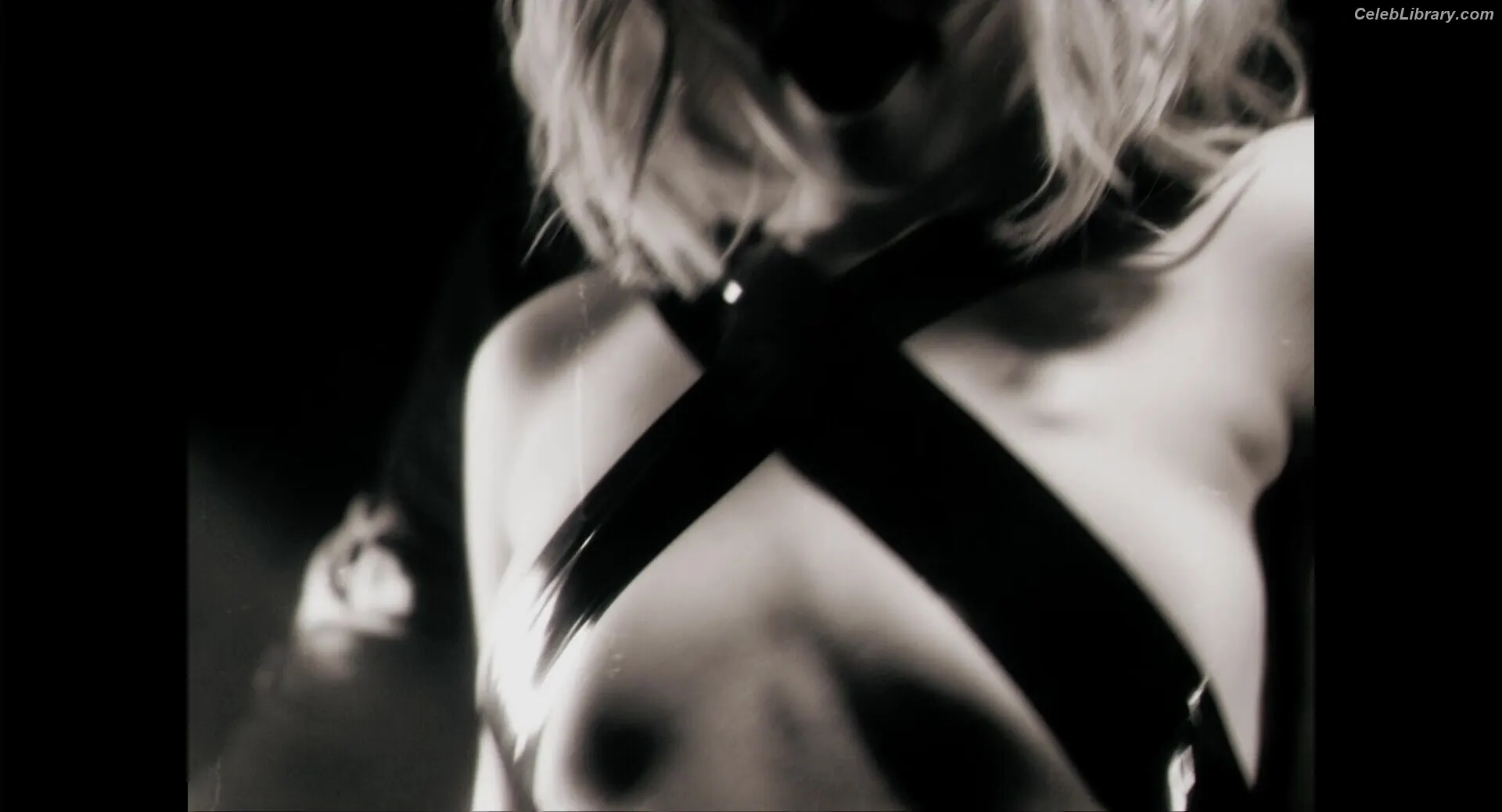 Emily Browning photo 19 of 102