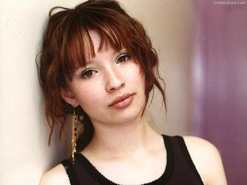 Emily Browning photo 2 of 103