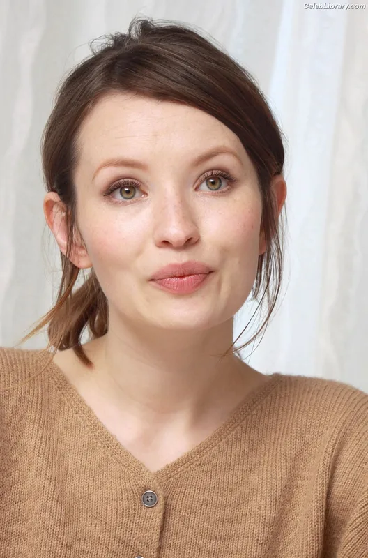 Emily Browning photo 7 of 103