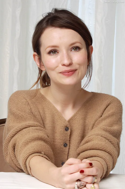Emily Browning photo 9 of 103