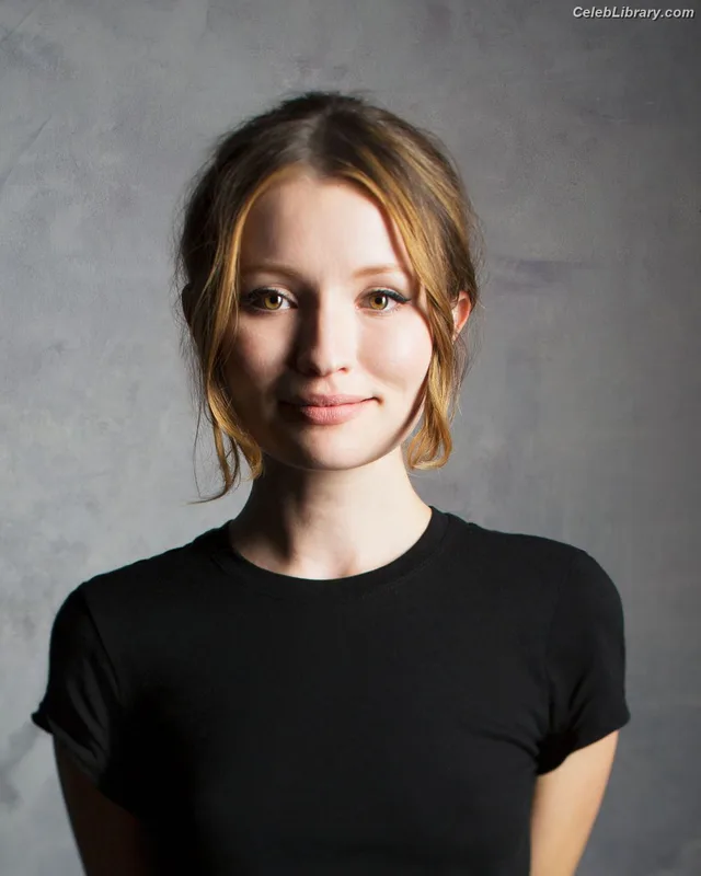 Emily Browning photo 14 of 103