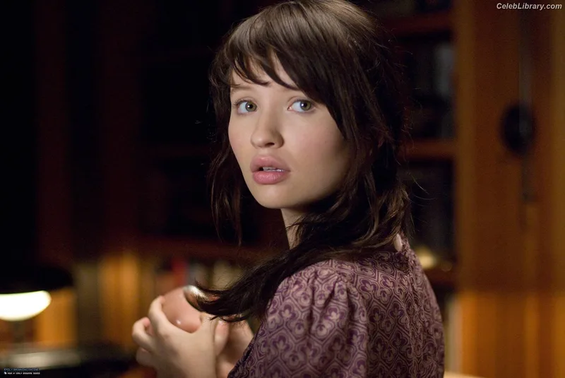 Emily Browning photo 15 of 103