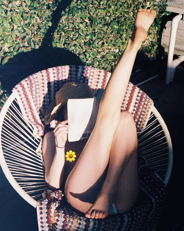 Emily Browning photo 19 of 103