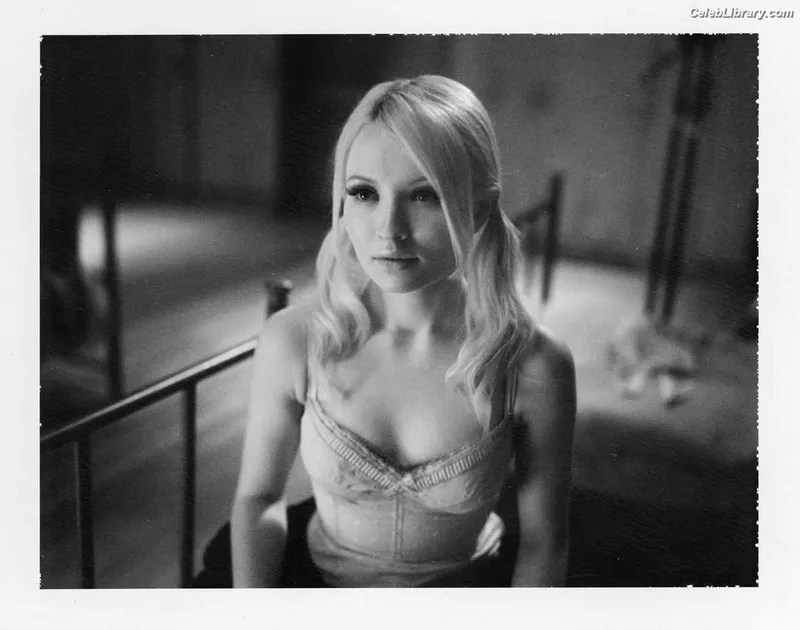Emily Browning photo 4 of 103