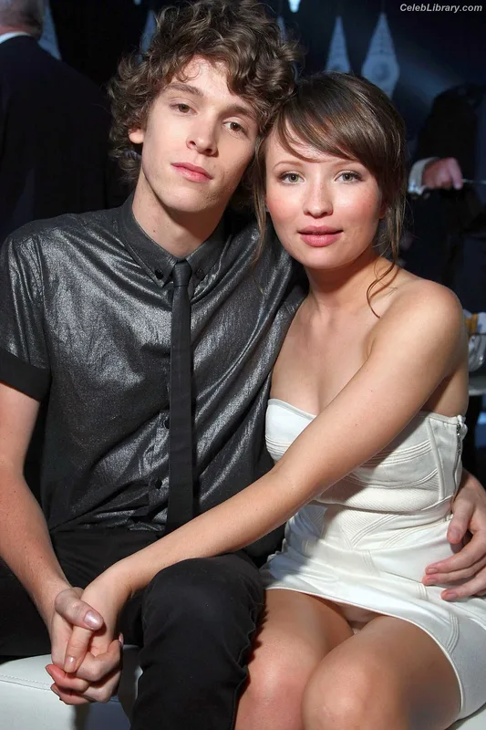 Emily Browning photo 16 of 103