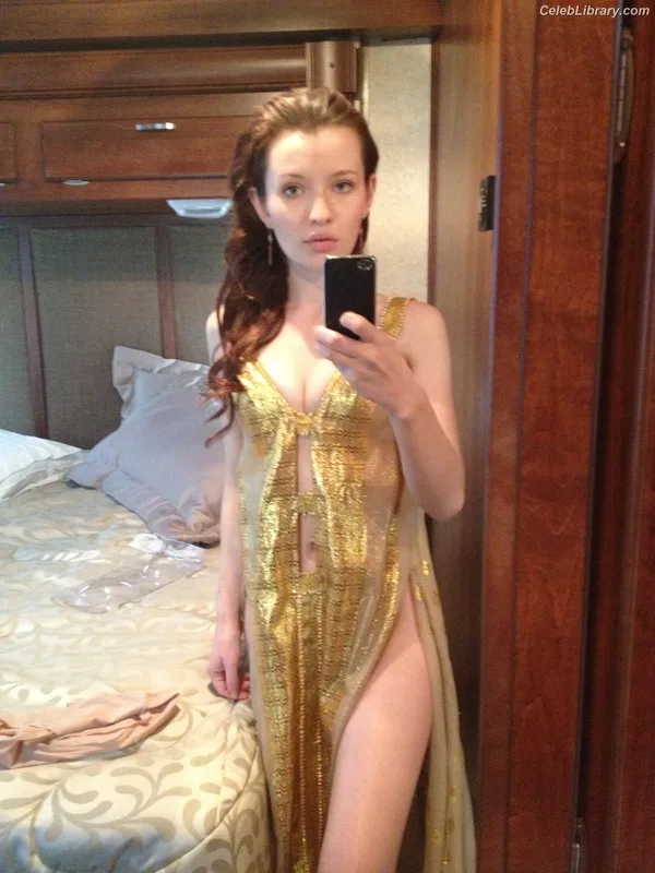 Emily Browning photo 18 of 103