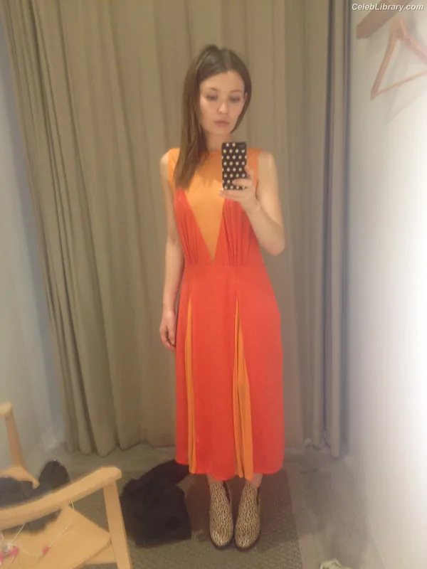 Emily Browning photo 8 of 103