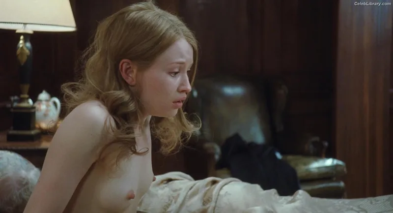 Emily Browning photo 20 of 103