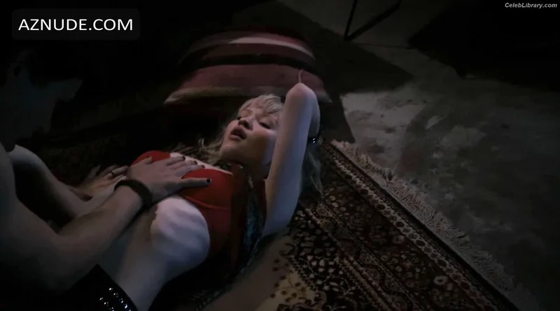 Emily Browning photo 23 of 103