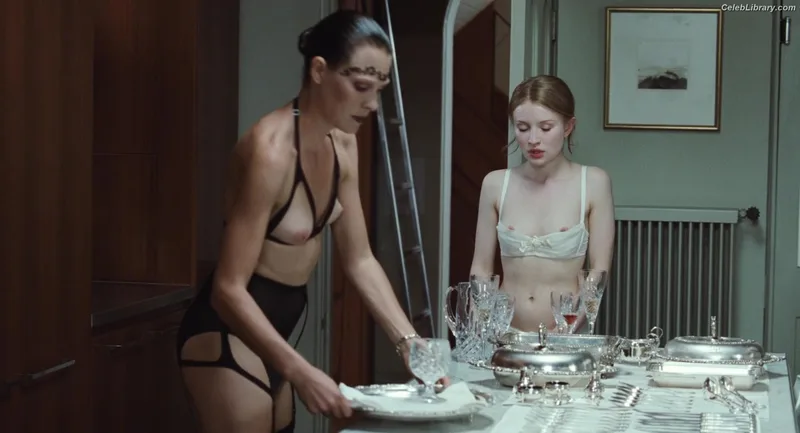 Emily Browning photo 10 of 103