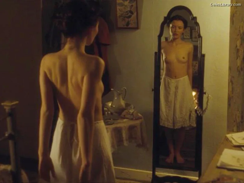 Emily Browning photo 17 of 103